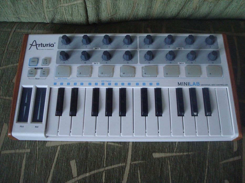 Продаю MIDI-клавіатуру Arturia MiniLab
