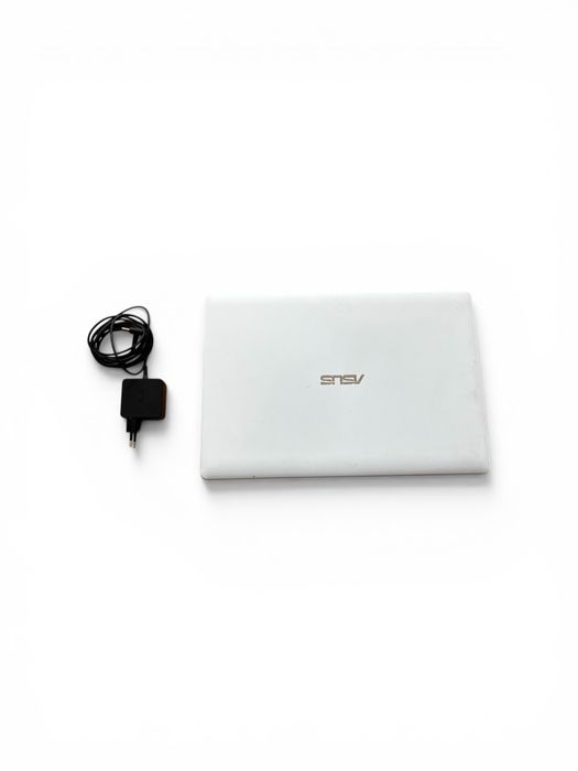 Portátil ASUS Compacto - 4GB RAM - Ideal para Estudos e Office (Estado Impecável)