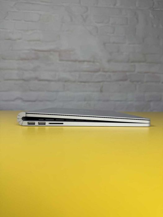 Ноутбук Microsoft Surface Book 2, 13.5 FullHD 3K IP/i5-7300U/8GB/256GB