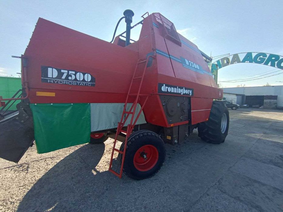 Комбайн Dronningborg D 7500 з гідроходом
