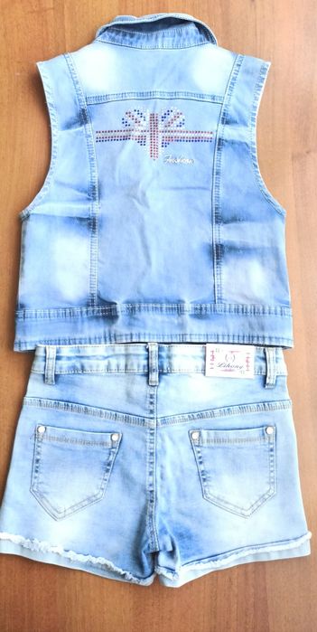 Джинсовая жилетка и шортики для девочки