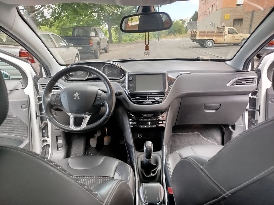 Peugeot 2008 usado quase novo