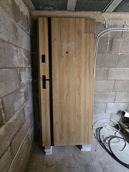 Drzwi wejściowe z ekspozycji 80P