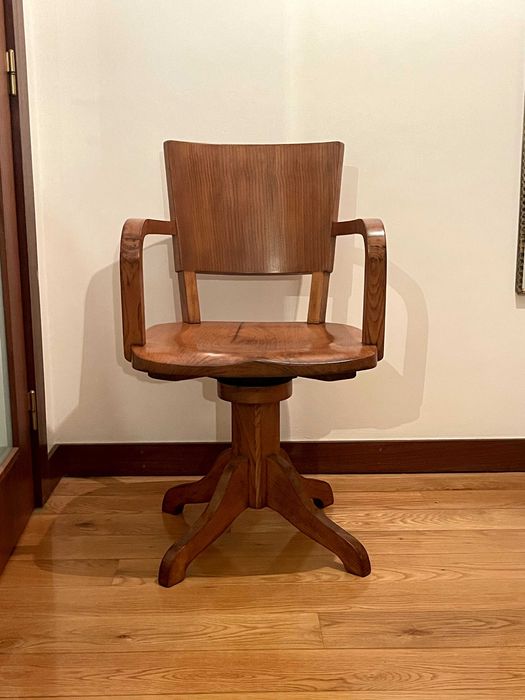 Cadeira vintage de escritório giratória em madeira