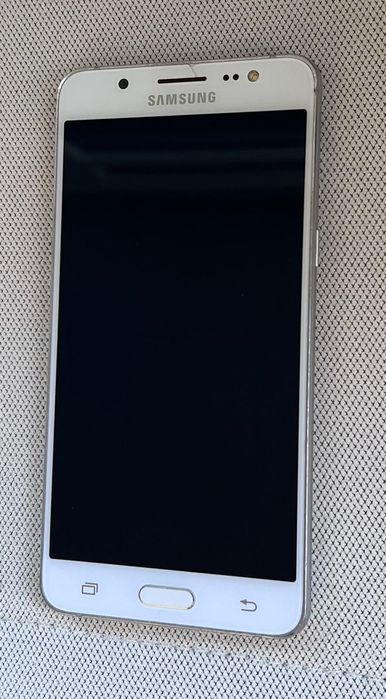 Vendo Samsung Galaxy J5 (2016) Dual SIM em excelente estado, totalmente funcional e desbloqueado para qualquer operadora.