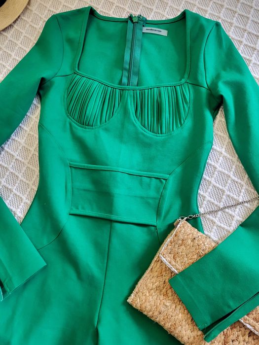 Бомбезный брендовый зелёный бандажный комбинезон Maniere de Voir р. S-