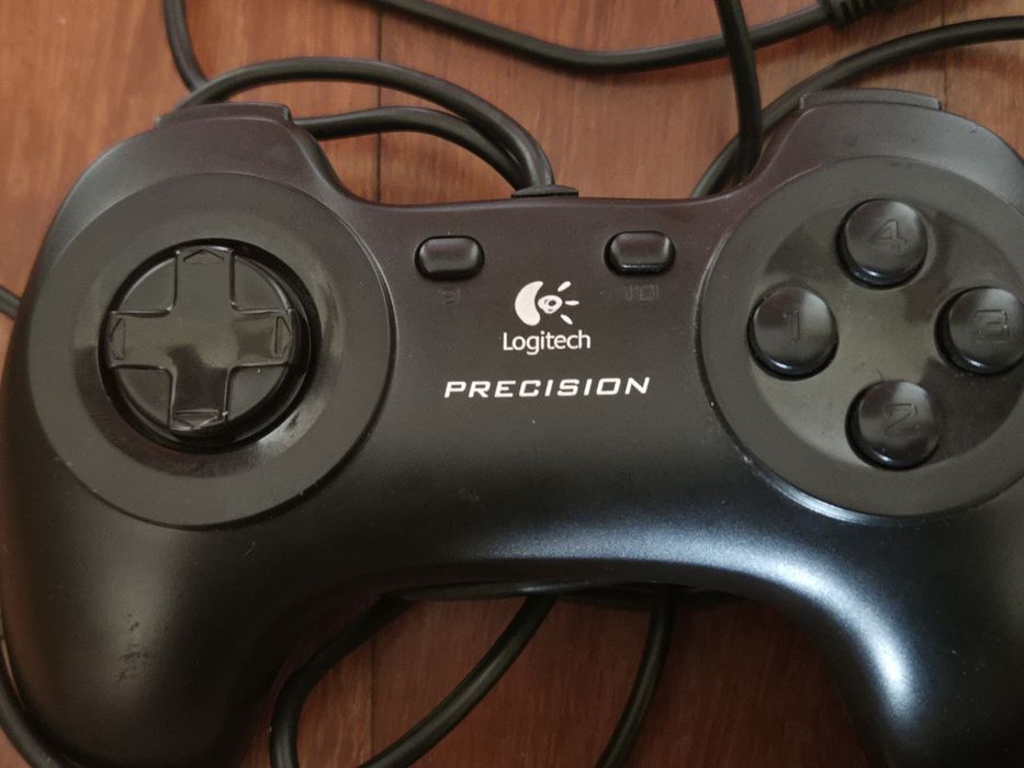 Pad Logitech Precision w stanie bardzo dobrym