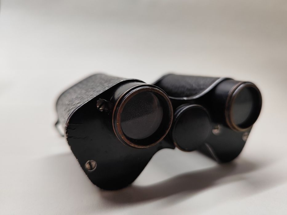 Binóculos muito antigos marca Russell London
