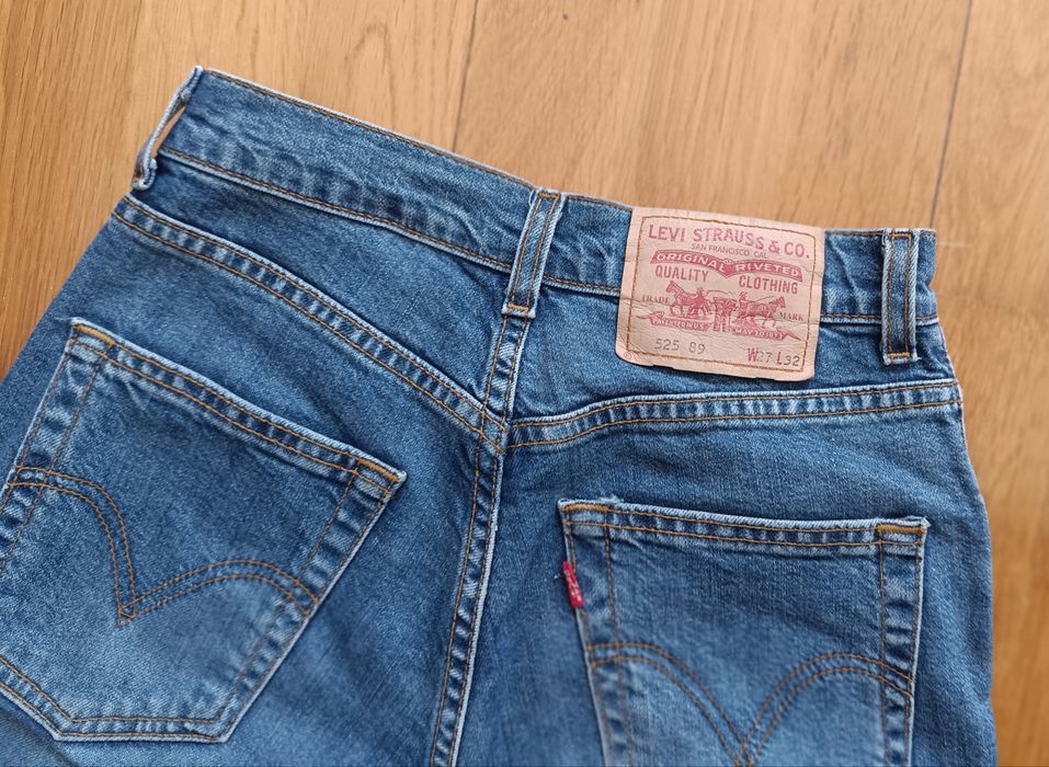 2 Calças de ganga Levi's Strauss Originais de mulher W27 L32.