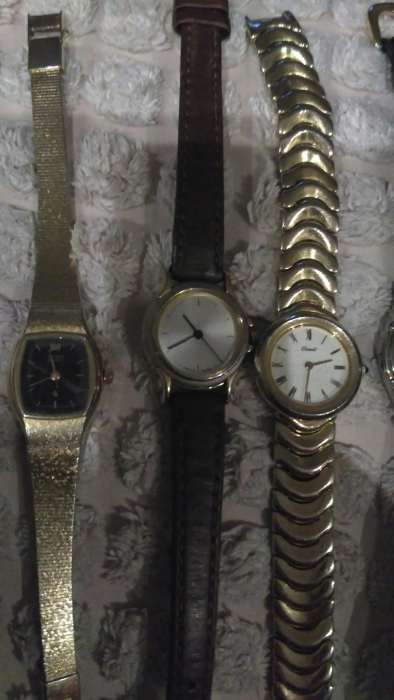 Vendo os relógios pulso das fotos citizen festina swiss pulsar