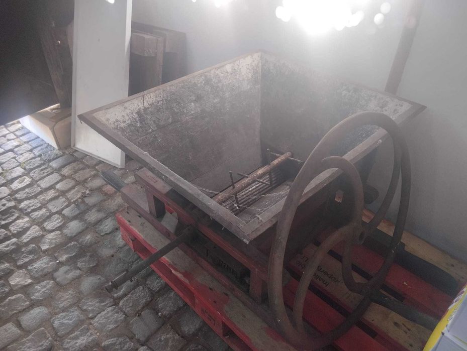 Relador / esmagador de uva