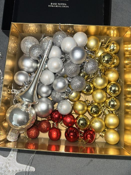 Святковий декор та аксесуари