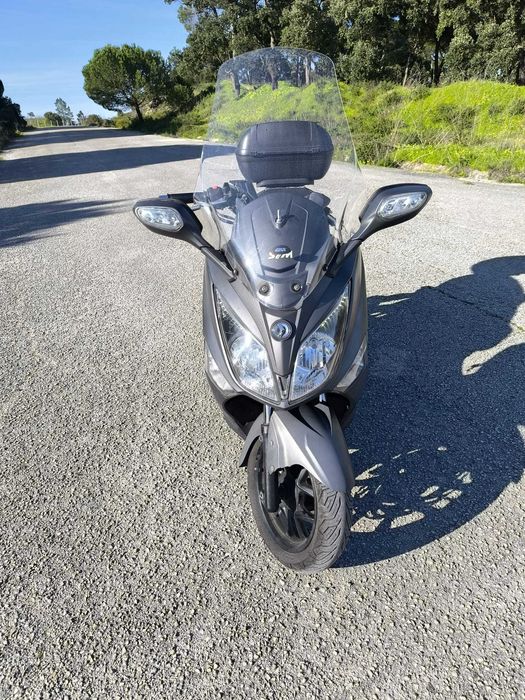 SYM 300i GTS com Topcase