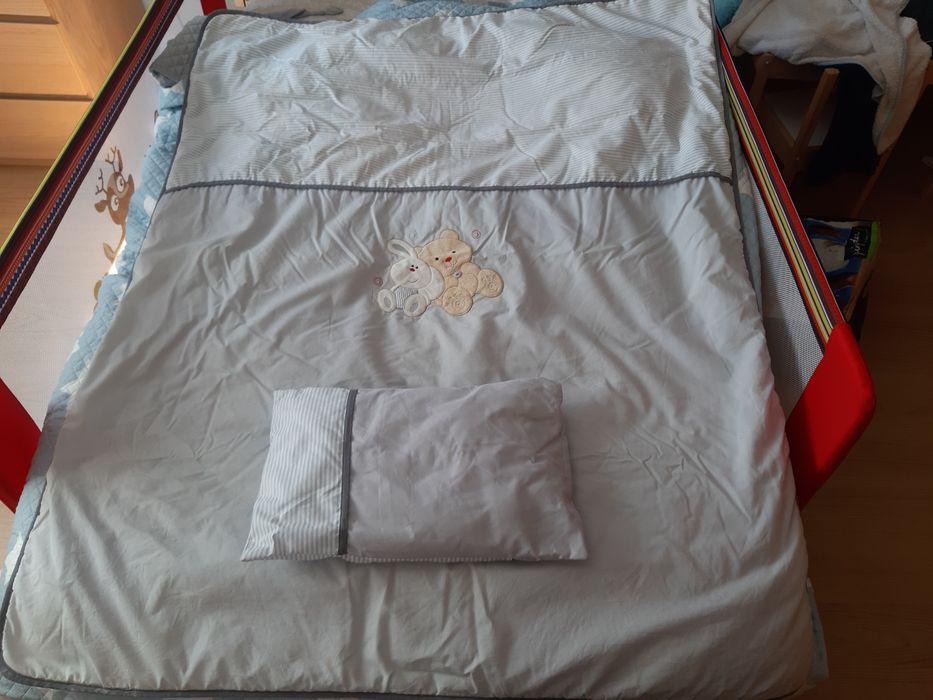 Protetor, edredão e almofada Cama de Grades Seminovo