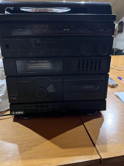 Gira-discos, cassetes e radio