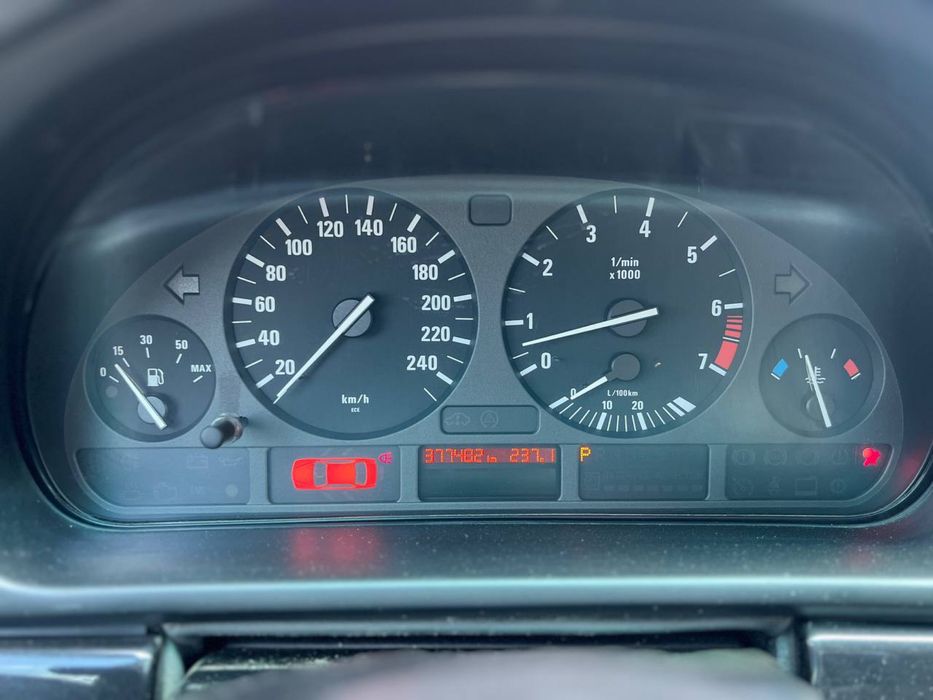 Продам BMW  523I