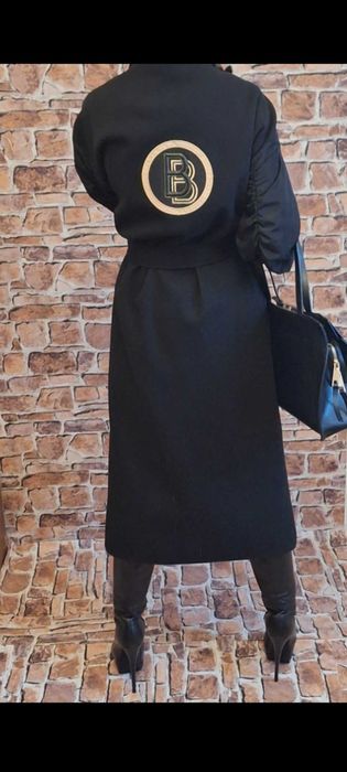 Elegancki i wytworny czarny płaszcz Marki BIBIONE
