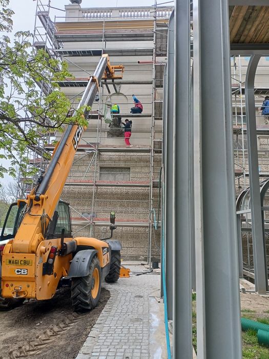 Usługi ładowarką teleskopową, wózkiem widłowym, podnośnikiem koszowym, manitou