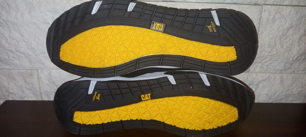 Caterpillar czarne nowe z metką 43 sportowe Cat