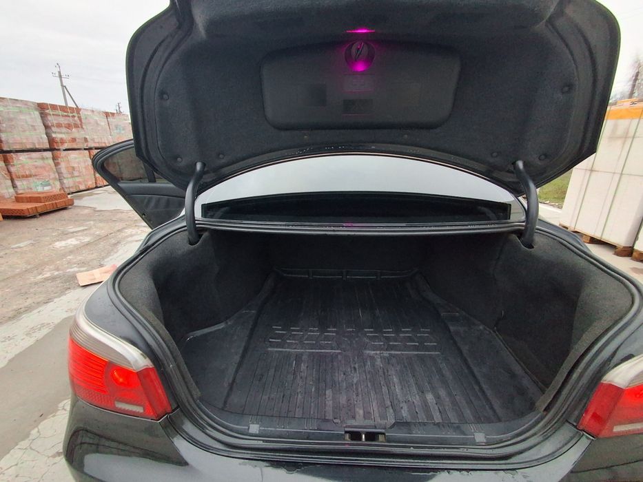 BMW E60. 2.2  МКПП,