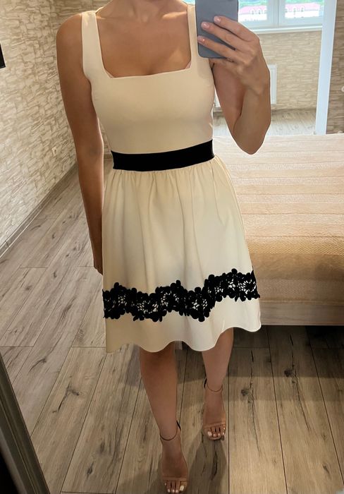 Короткий білий сарафан сукня