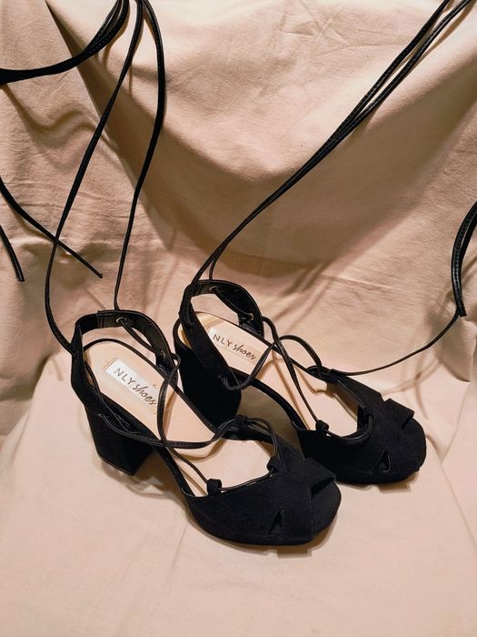 Damskie sandały na koturnie czarne 38