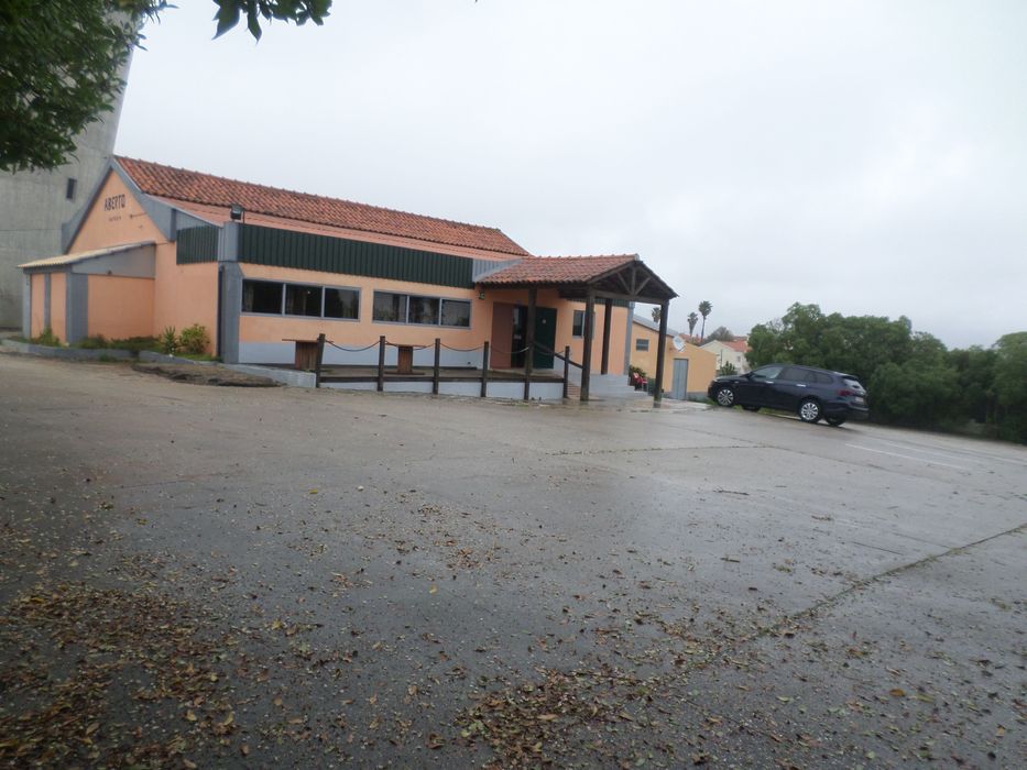 Bar com terreno pode construir, Nadadouro, Caldas da Rainha