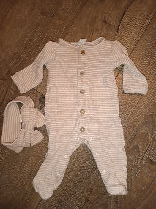 Pajacyk Milkberry 3-6 m-cy z opaską kokardka 68