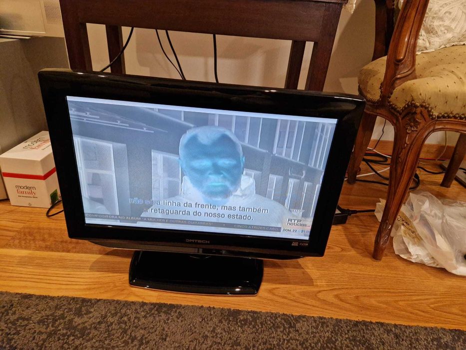 TV com leitor de DVD incorporado para reparação