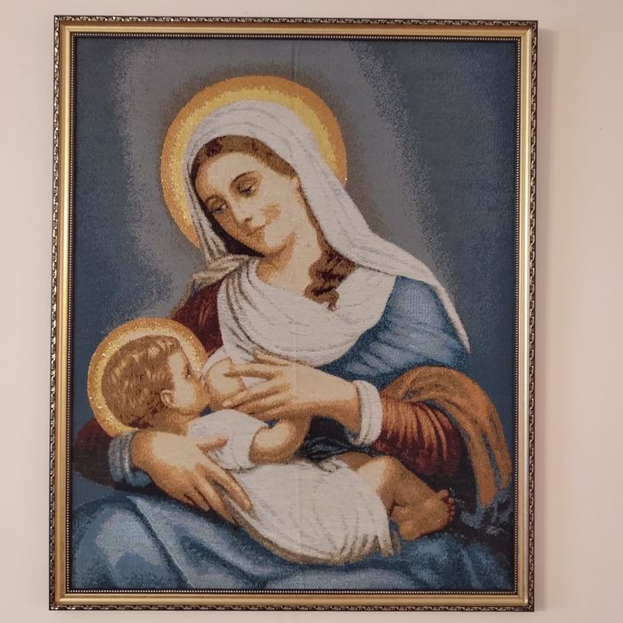 Гобелены в золотой раме и без