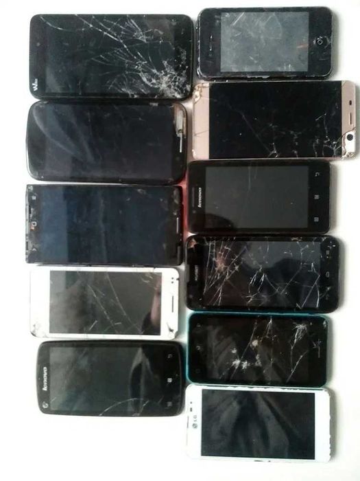 Продам сенсорні телефони на запчастини.