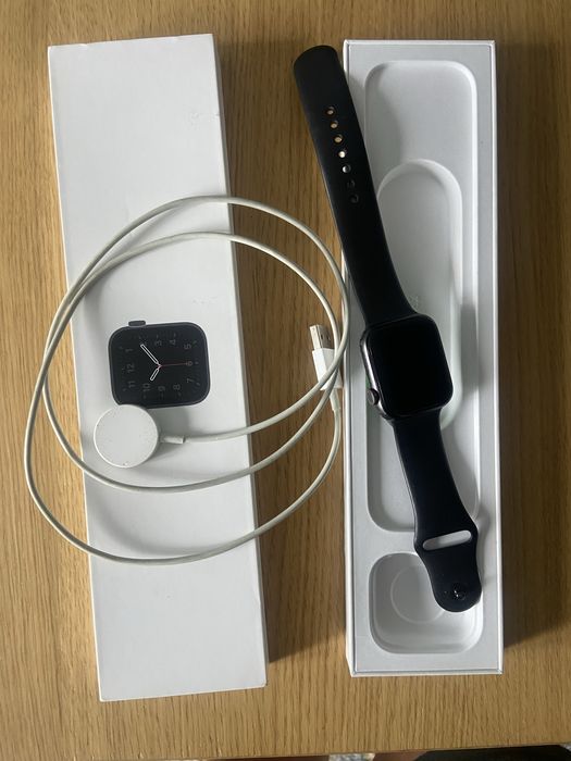 Apple Watch SE 44 mm GPS + Cellular