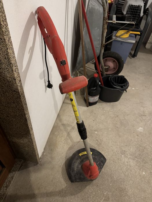 Máquina de cortar relva