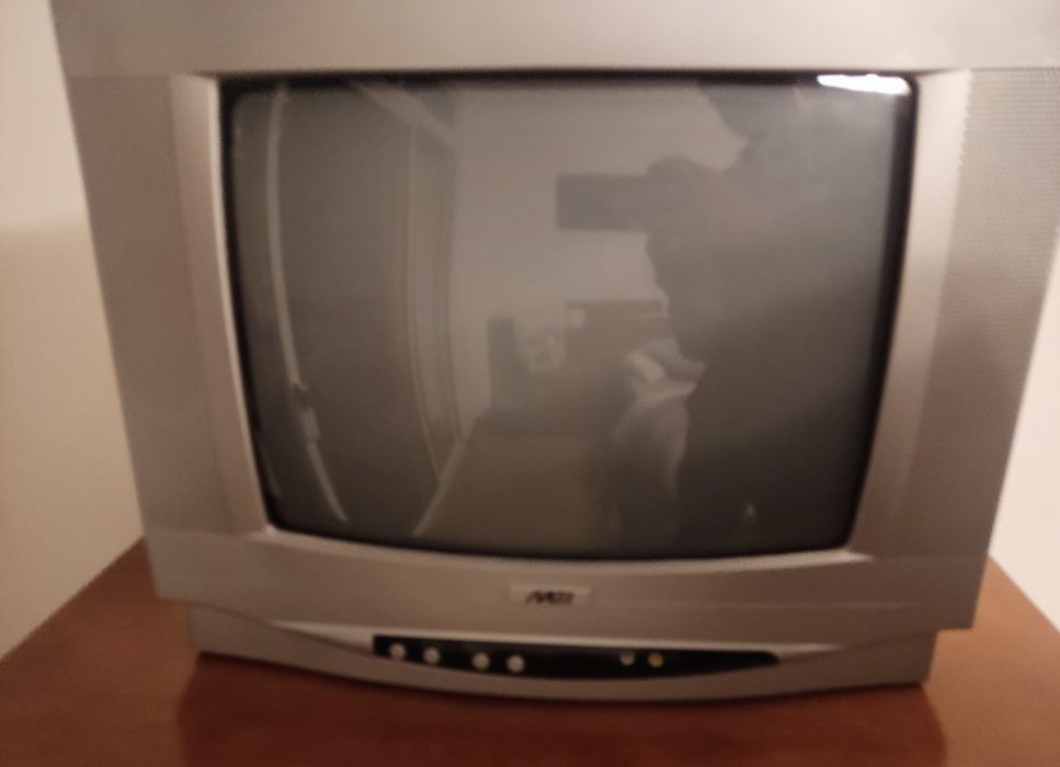 TV de 14 polegadas da marca MEI.