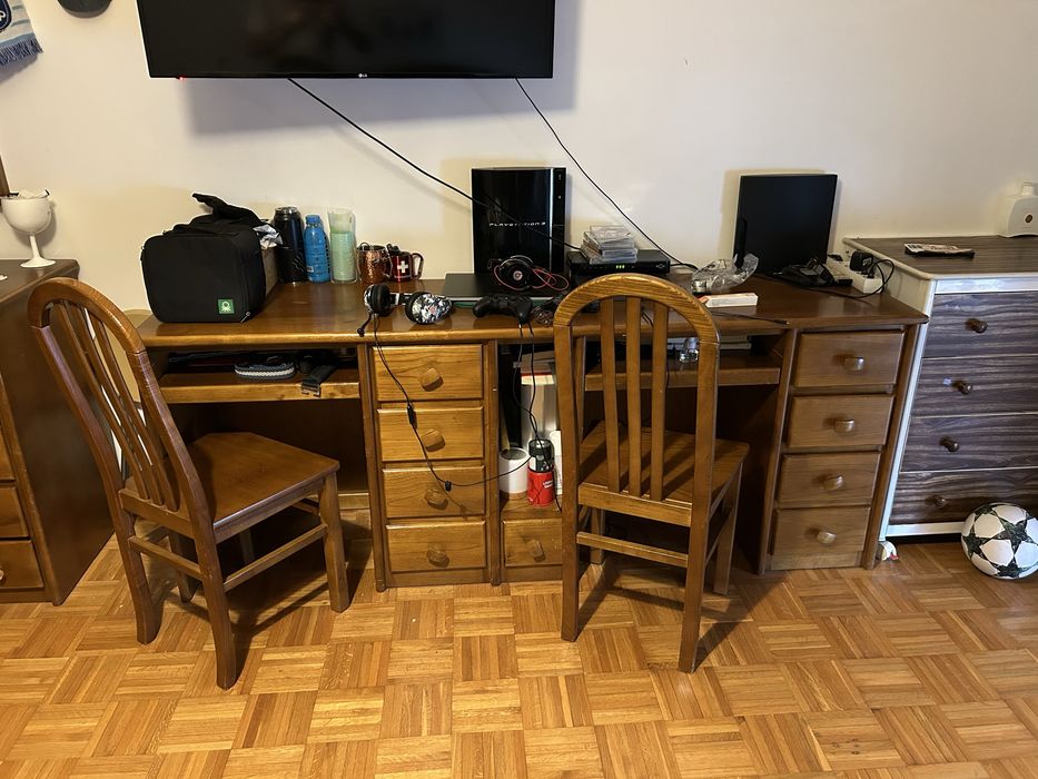 Cama de solteiro e secretaria dupla