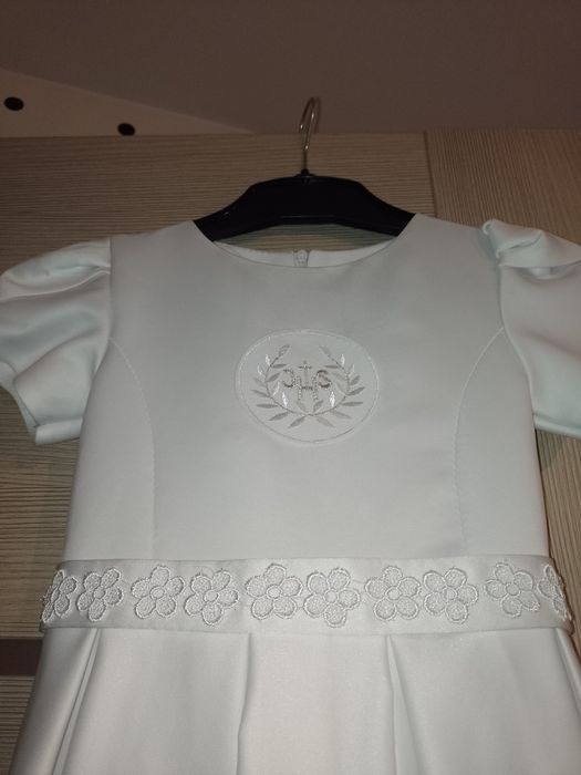 Sukienka komunijna dla szczupłej dziewczynki