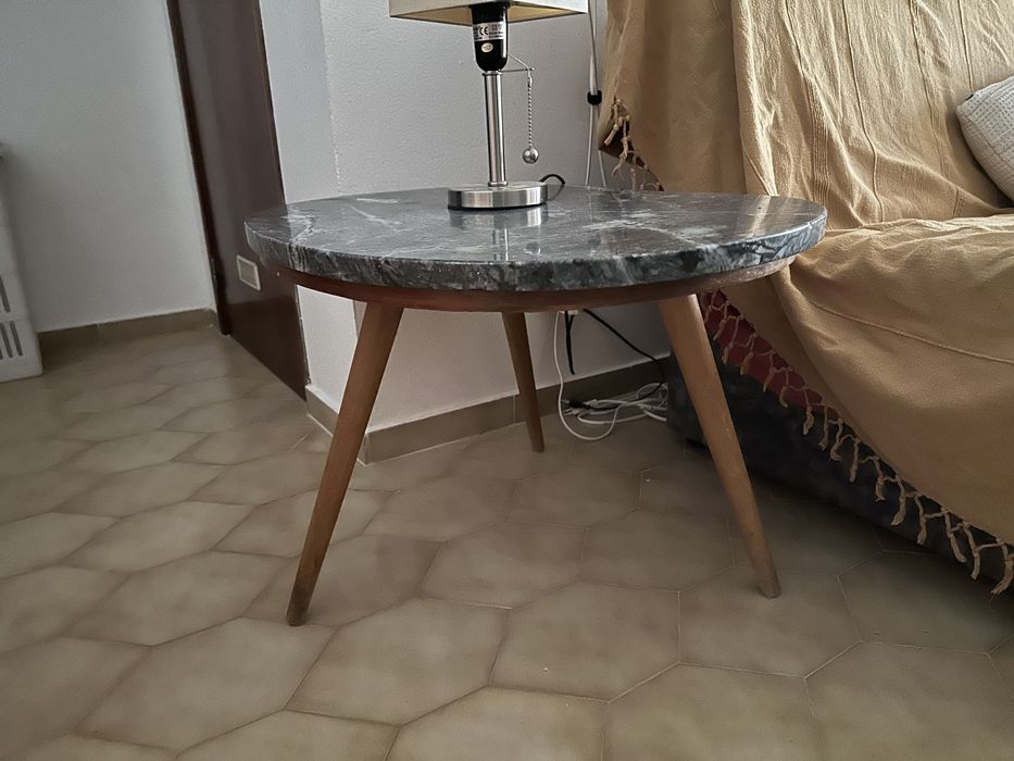 Mesa em madeira e marmore