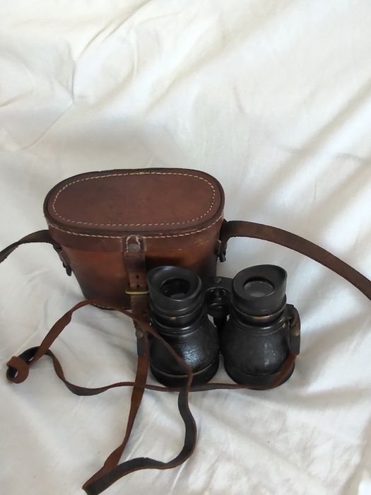 Lornetka vintage ze skórzanym futerałem antyk kolekcja