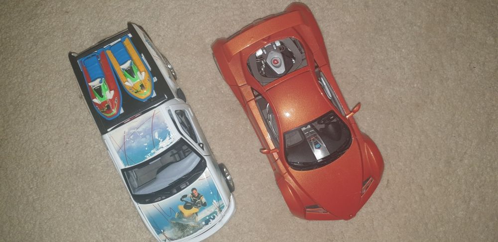 2 carros da burago impecáveis mas com pequenos defeitos