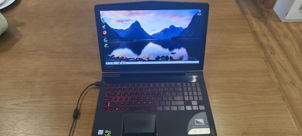 Portátil Lenovo Y520-15IKBN