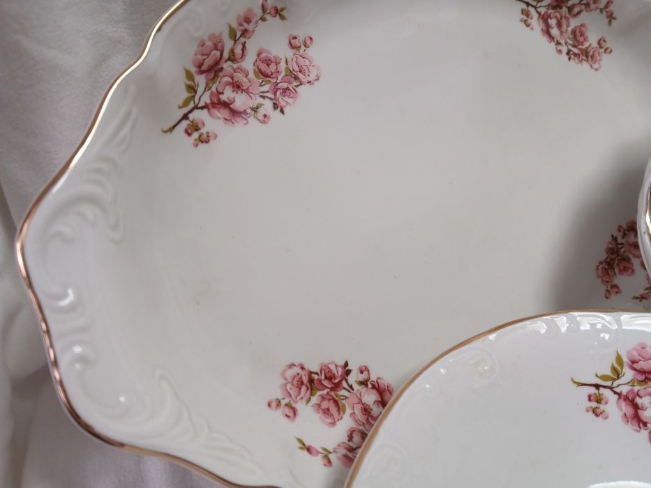 Serviço de Jantar, Chá e Café.  Porcelana fina Curtea de Arges