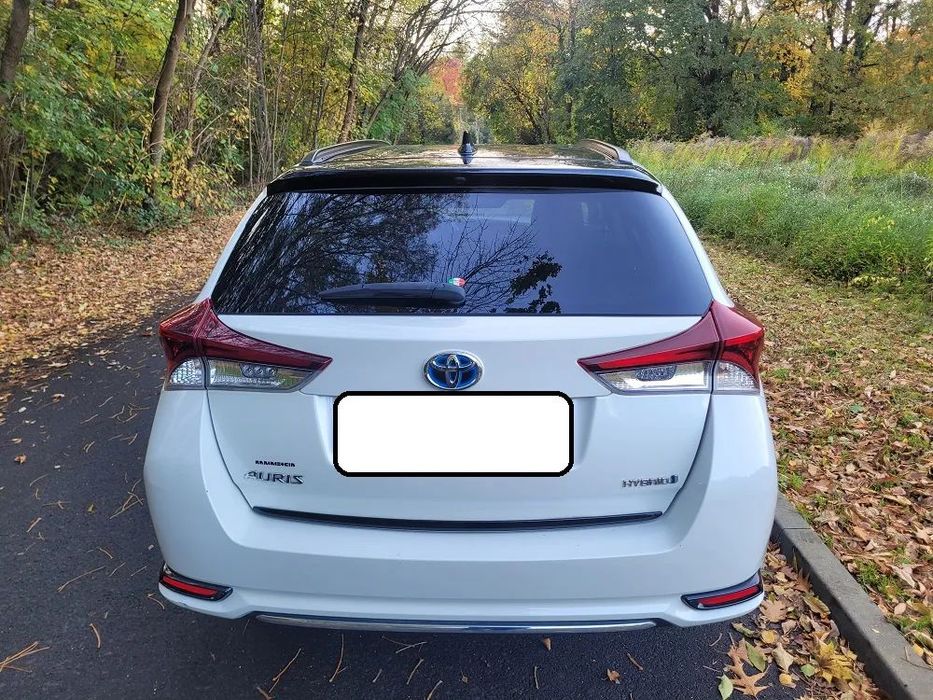 Toyota Auris REZERWACJA! 1.8 Hybryda 195 tys km