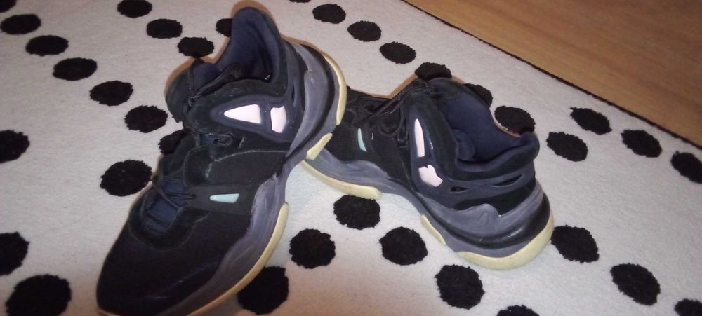 Tênis gel pretos zara