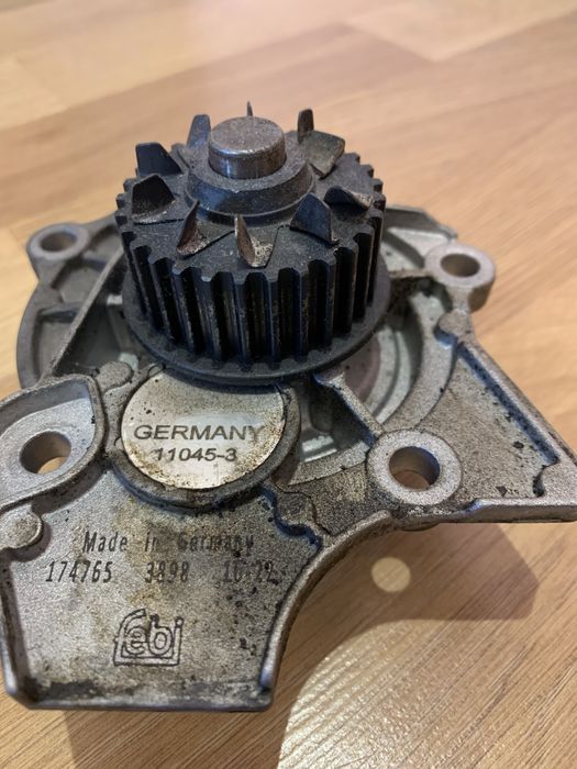 Помпа водяна  Audi A4