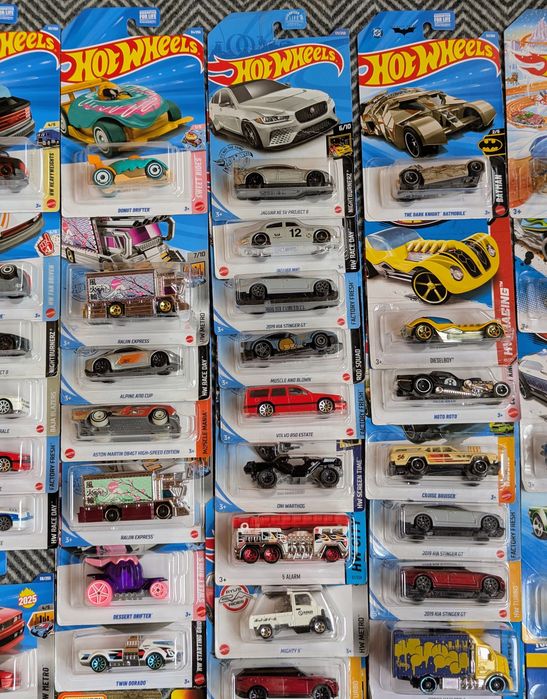Прикольні і недорогі Машинки моделі хот вілс hot wheels хлопчику