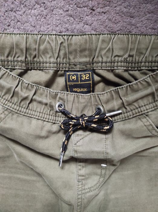 Spodnie męskie khaki Cropp w rozmiarze M