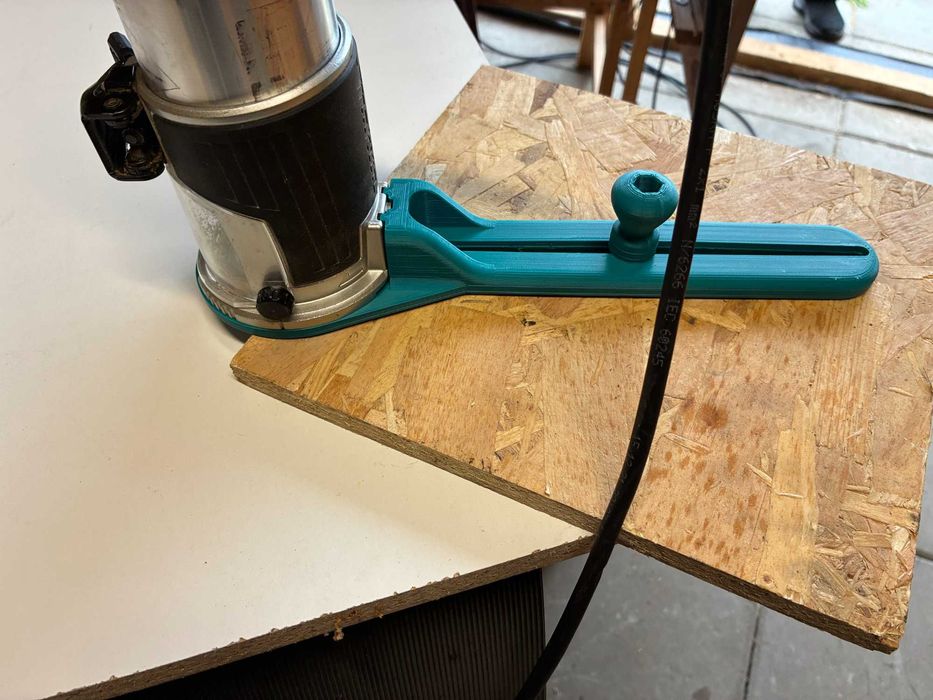 Cyrkiel do wycinania okręgów do frezarki Makita - Kolor Makita