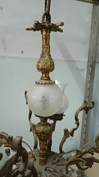 Candeeiro de teto antigo