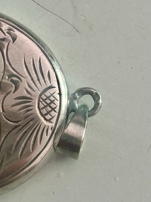 Pendente relicario em prata