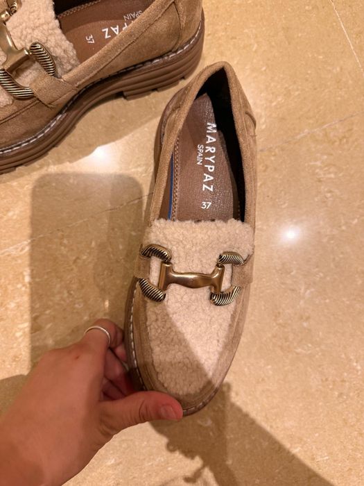 Sapatos mocassins de camurça